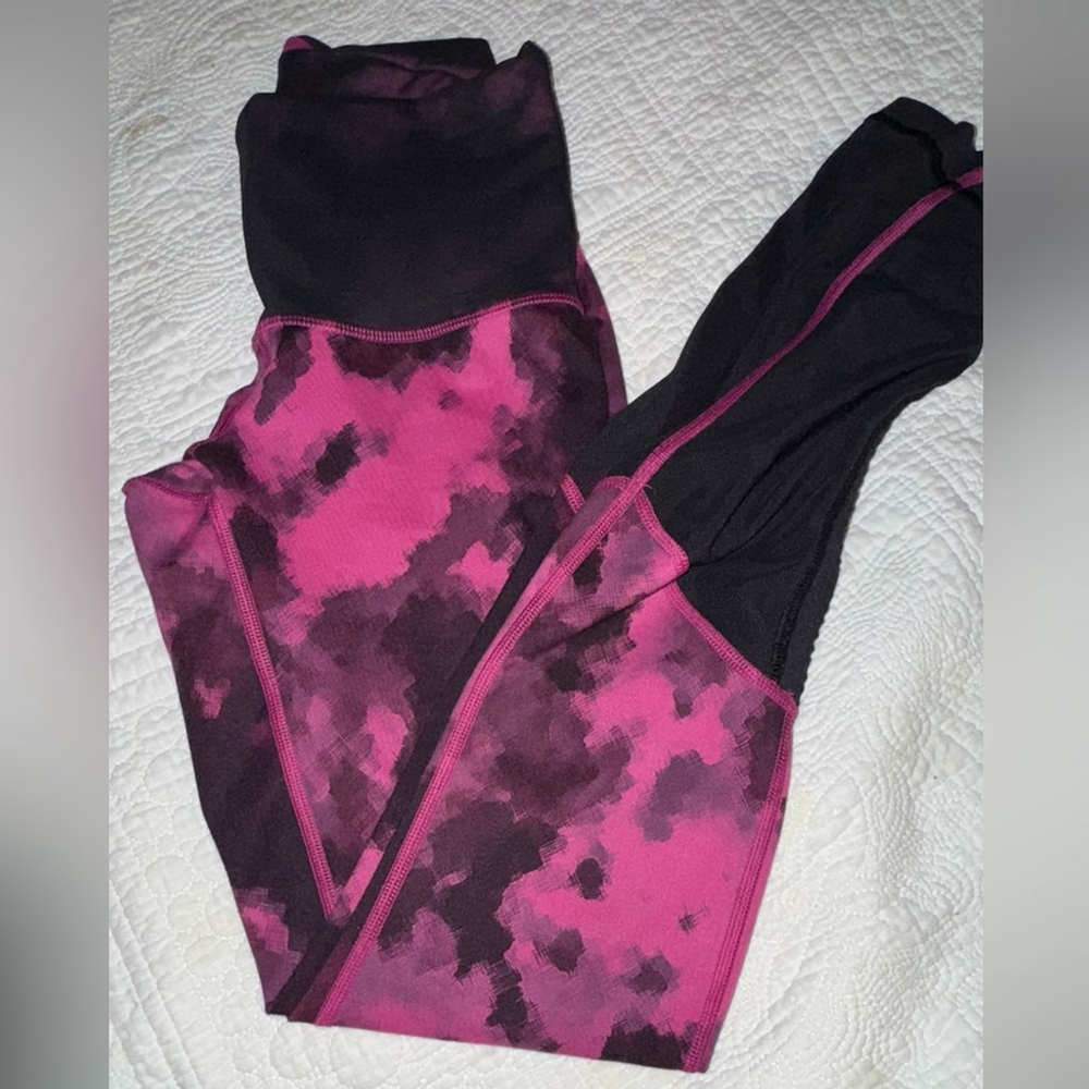 🖤 Lululemon Sweaty Endeavor Tight
Blooming Pixie Raspberry Black / Black - Picture 11 of 15